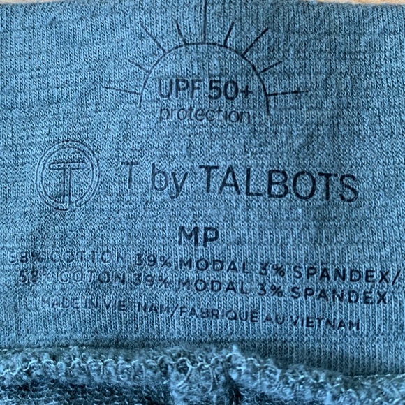 Loose fitted yoga, capri pants. - Picture 3 of 3